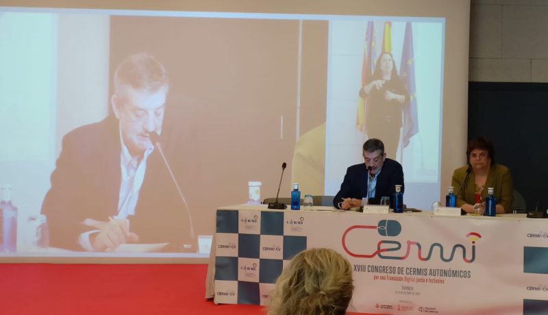 Presentación de las conclusiones realizadas mediante CHAT GPT. Luis Javier Alonso Calzada, comisionado adjunto del CERMI Estatal. Rosa Bayarri, Tesorera CERMI Comunidad Valenciana. Lectura de la Declaración de Valencia sobre Transformación Digital Justa e Inclusiva. #DiConexionSinBrechas